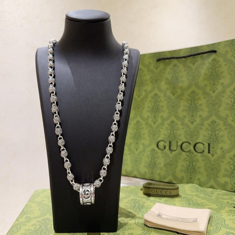 G*u*i necklaces
